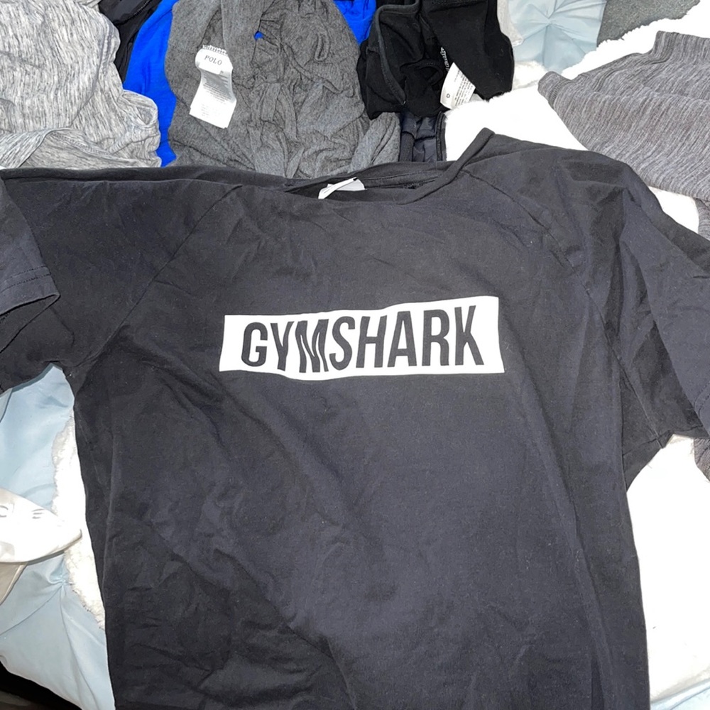 Gym shark logo shirt